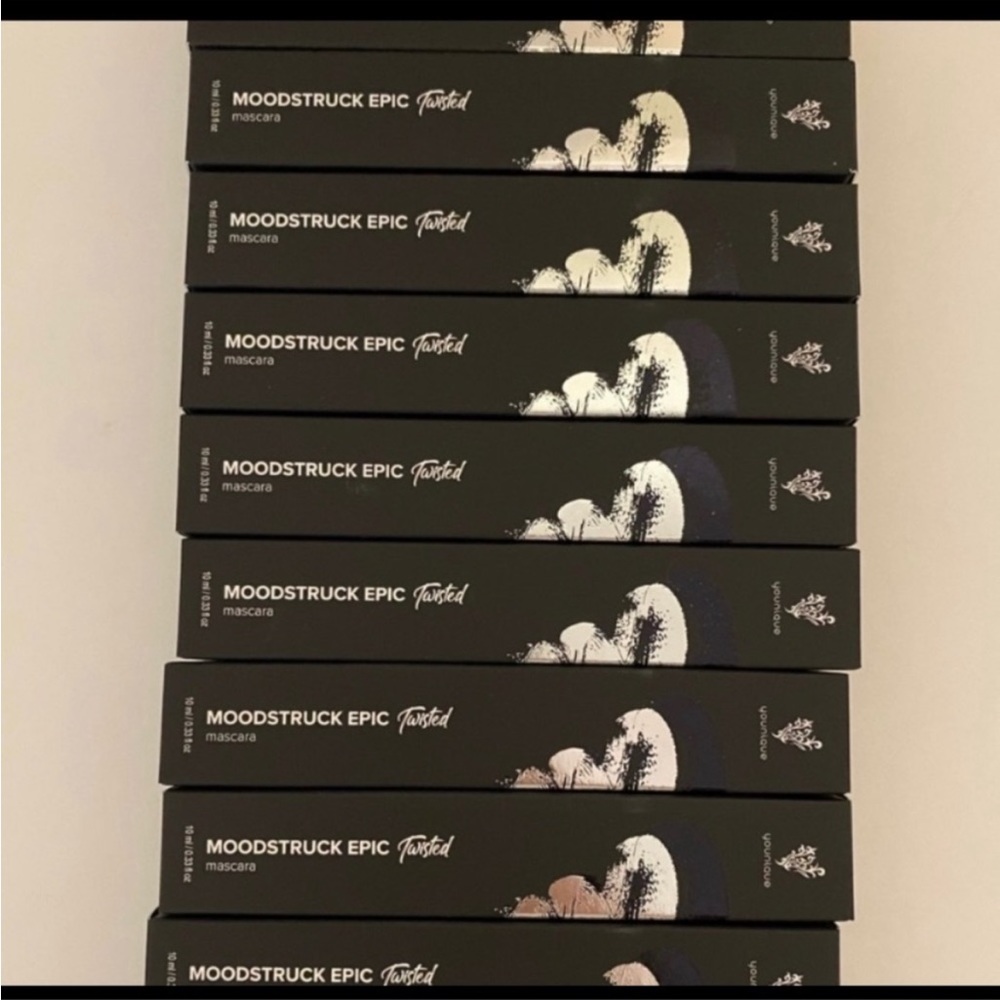 30 bundle of twisted mascara at wholesale cost!!